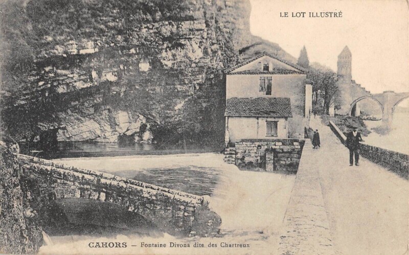 Carte postale ancienne Cahors Fontaine Divona Dite Des Chartreux à Cahors