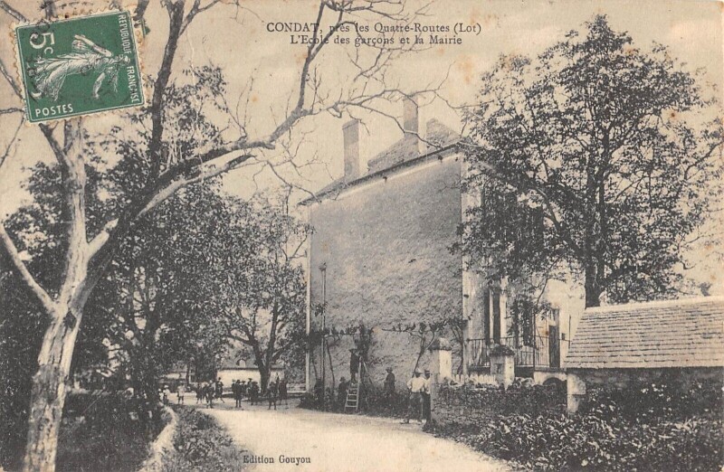 Carte postale ancienne Condat Ecole Des Garcons Et Mairie - Cliche Rare à Condat