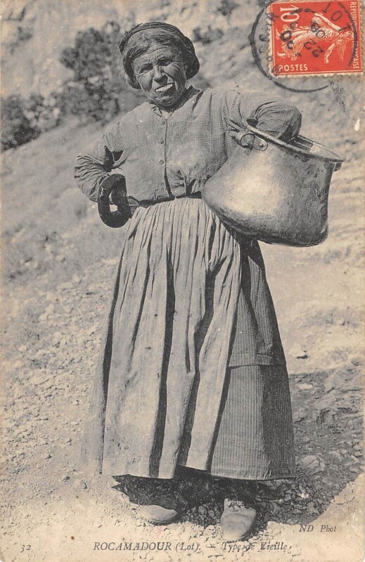 Carte postale ancienne Rocamadour Type De Vieille à Rocamadour