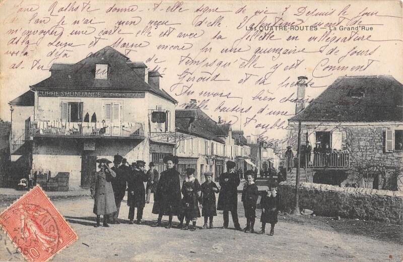 Carte postale ancienne Les Quatre Routes La Grand Rue - Cpa Rare