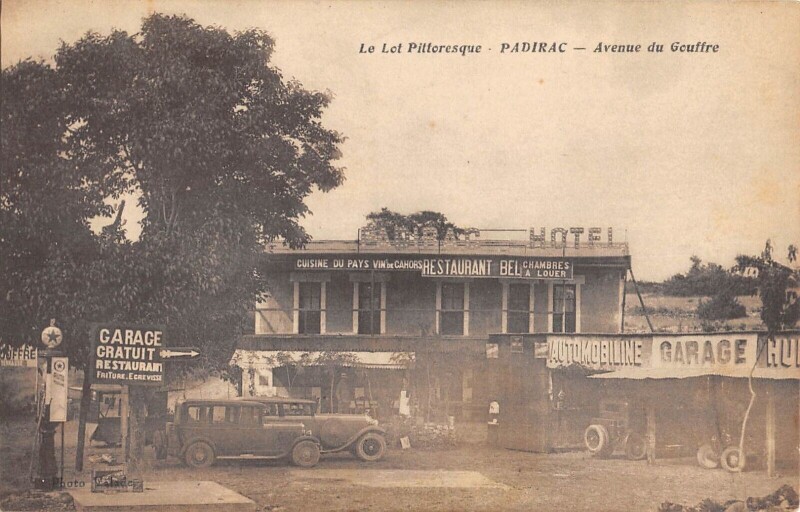 Carte postale ancienne Padirac Avenue Du Gouffre à Padirac