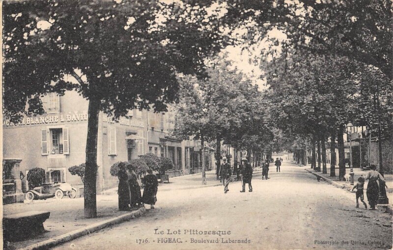 Carte postale ancienne Figeac Boulevard Labernade à Figeac