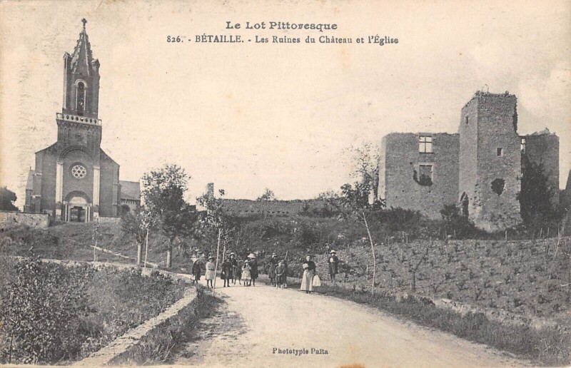 Carte postale ancienne Betaille Les Ruines Du Chateau Et Eglise