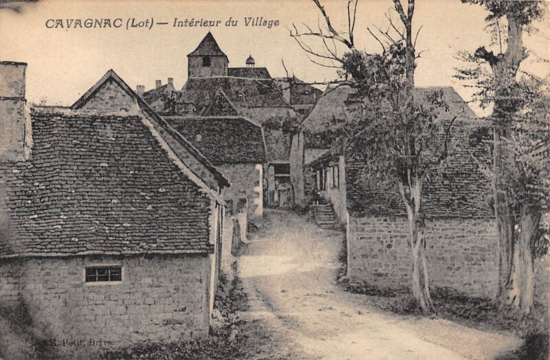 Carte postale ancienne Cavagnac Interieur Du Village - Cliche Rare à Cavagnac