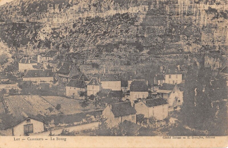 Carte postale ancienne Cabrerets Le Bourg au Bourg