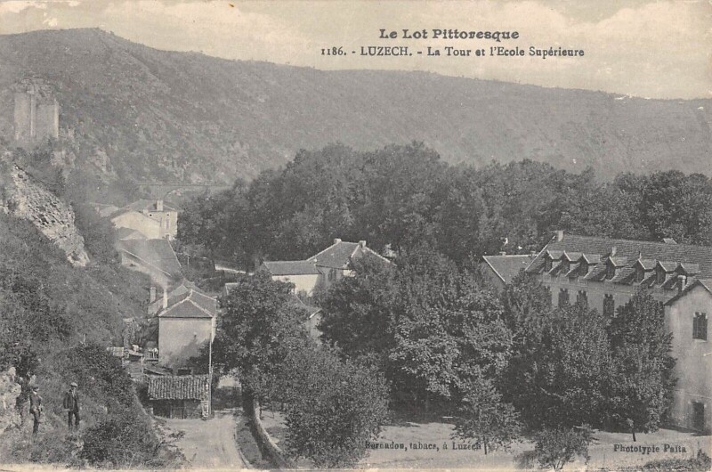Carte postale ancienne Luzech La Tour Et Ecole Superieure à Luzech