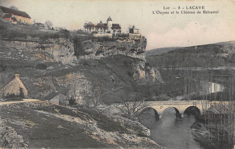 Carte postale ancienne Lacave L'Ouysse Et Le Chateau De Belcastel à Lacave
