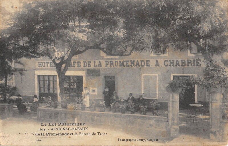 Carte postale ancienne Alvignac Les Eaux Le Cafe De La Promenade Et Bureau De Tabac à Alvignac