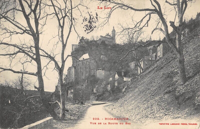 Carte postale ancienne Rocamadour Vue De La Route Du Bas à Rocamadour