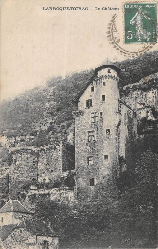 Carte postale ancienne Larroque Toirac Le Chateau à Larroque-Toirac