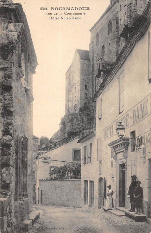 Carte postale ancienne Rocamadour Rue De La Couronnerie Hotel Notre Dame à Rocamadour