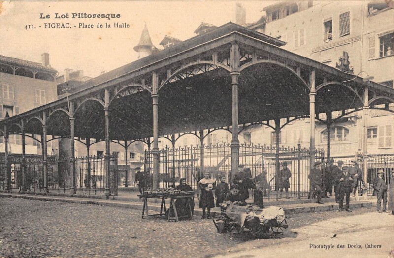 Carte postale ancienne Figeac Place De La Halle à Figeac