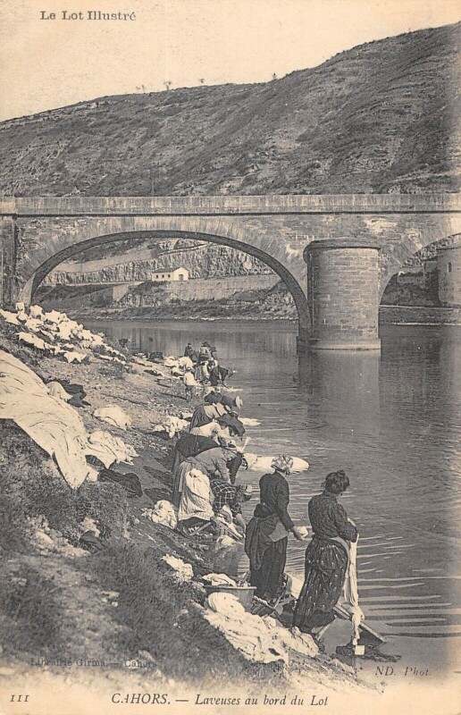 Carte postale ancienne Cahors Laveuses Au Bord Du Lac à Cahors