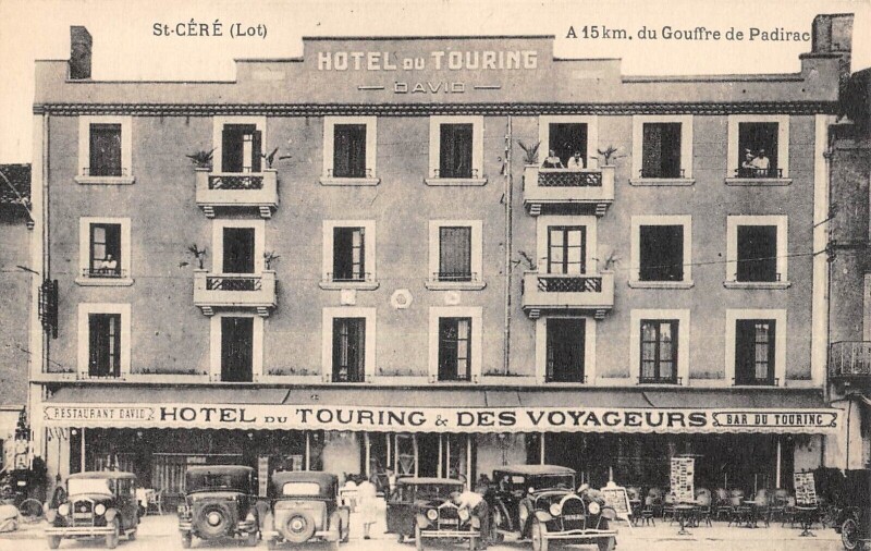 Carte postale ancienne Saint Cere Hotel Du Touring Et Hotel Des Voyageurs