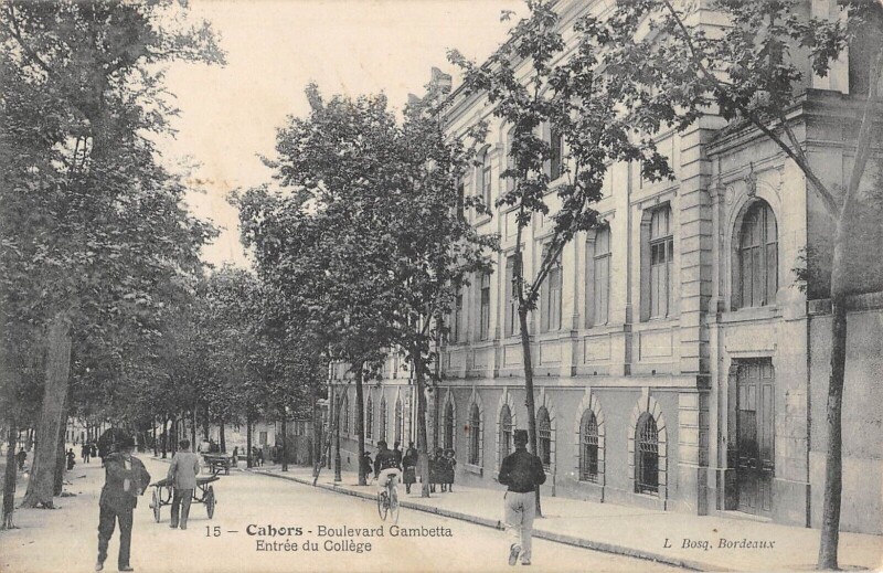 Carte postale ancienne Cahors Boulevard Gambetta Entree Du College à Cahors
