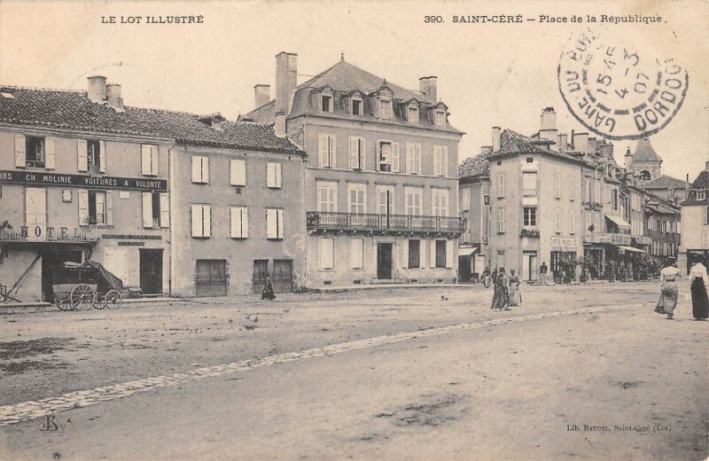 Carte postale ancienne Saint Cere Place De La Republique