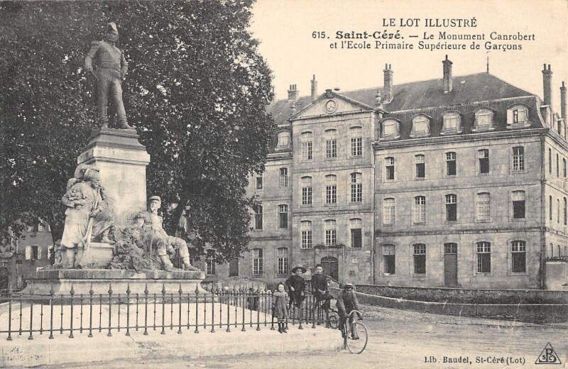Carte postale ancienne Saint Cere Monument Canrobert Ecole Primaire Superieure Garcons