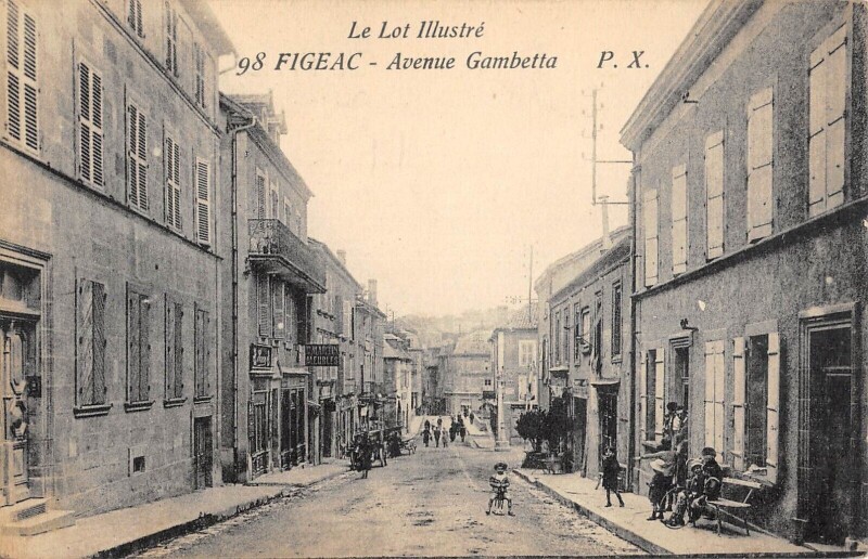 Carte postale ancienne Figeac Avenue Gambetta à Figeac