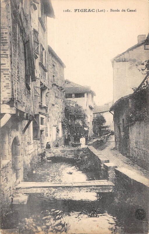 Carte postale ancienne Figeac Bords Du Canal à Figeac