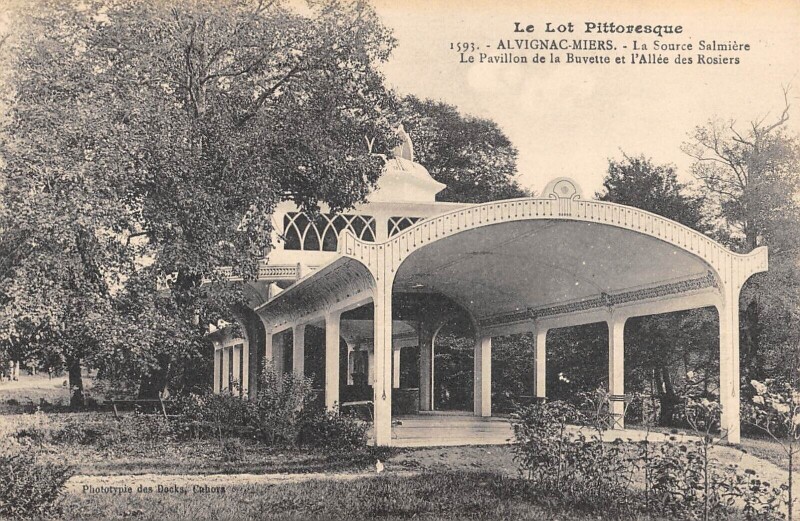Carte postale ancienne Alvignac Miers La Source Salmiere Pavillon De La Buvette à Alvignac