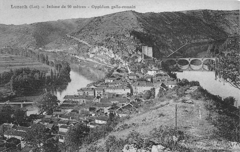Carte postale ancienne Luzech Oppidum à Luzech
