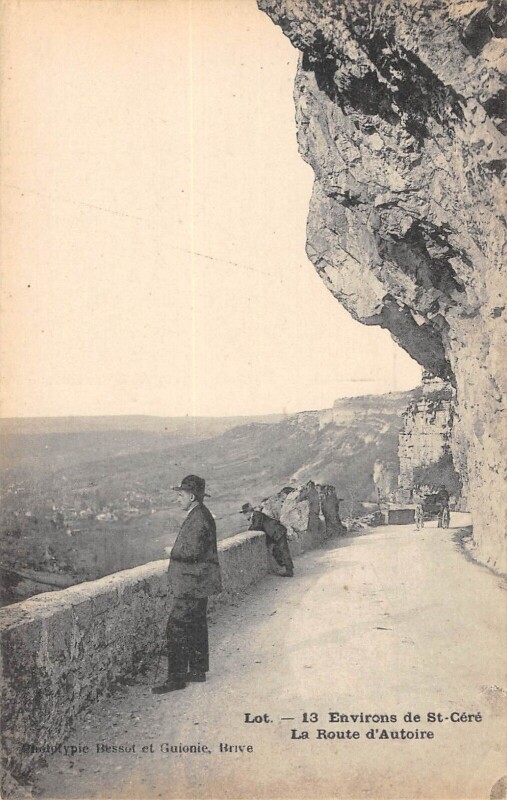 Carte postale ancienne Env.de Saint Cere Route D'Autoire à Autoire