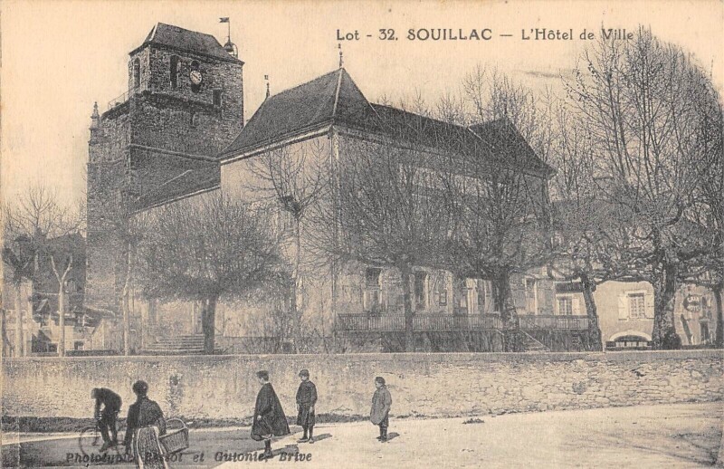 Carte postale ancienne Souillac Hotel De Ville à Souillac