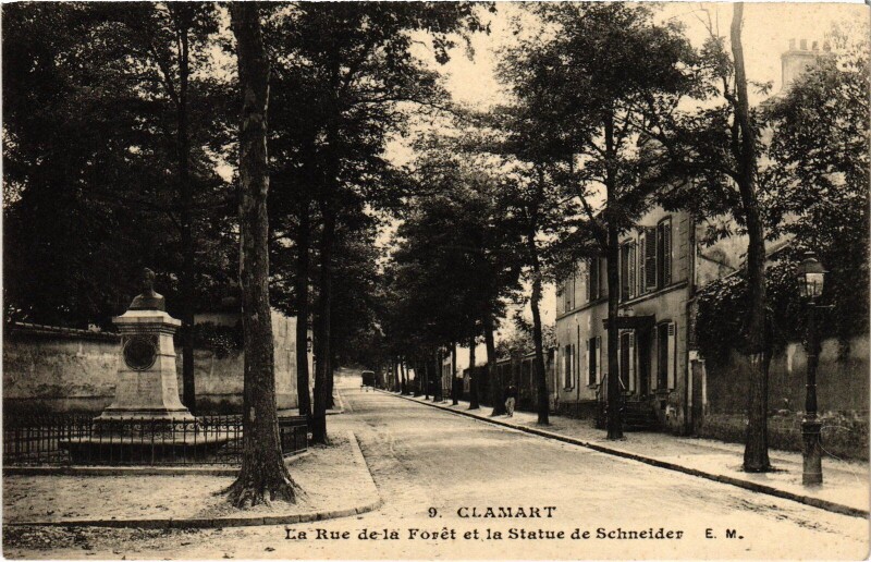 Carte postale ancienne Clamart La Rue de la Foret France à Clamart