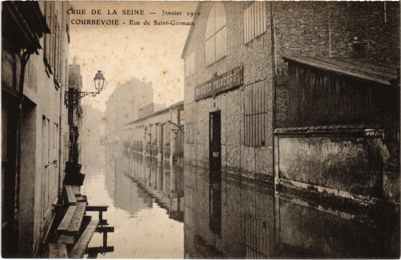 Carte postale ancienne Courbevoie Crue de la Seine France à Courbevoie