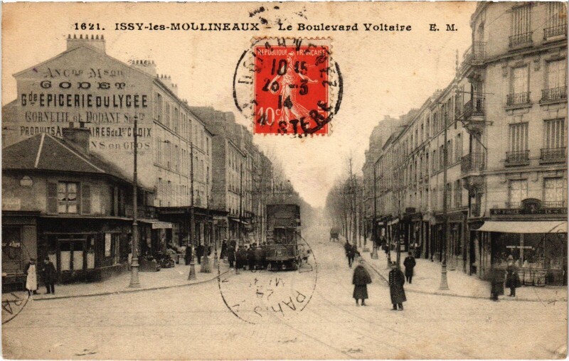 Carte postale ancienne Issy-les-Moulineaux Le Boulevard Voltaire France à Issy-les-Moulineaux