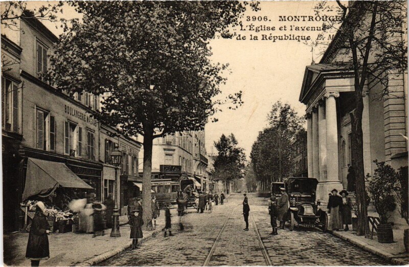 Carte postale ancienne Montrouge L'Eglise et l'avenue de la Republique France à Montrouge