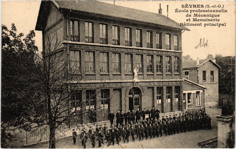 Carte postale ancienne Sevres Ecole professionnelle de Mecanique France