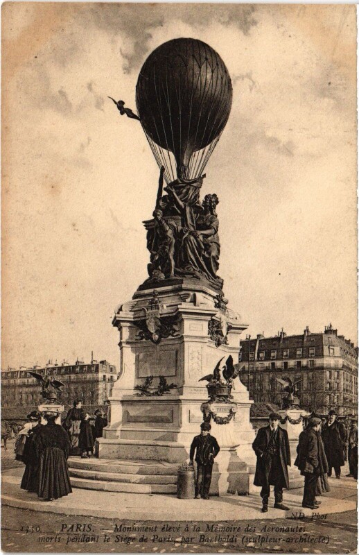 Carte postale ancienne Monument élevé à la Mémoire des Aéronautes à Paris 17e
