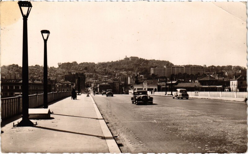 Carte postale ancienne Suresnes Le Pont, Perspective le Mont Valerien France à Suresnes