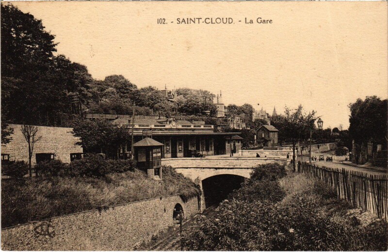 Carte postale ancienne Saint-Cloud La Gare France à Saint-Cloud