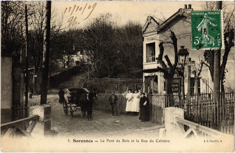 Carte postale ancienne Suresnes Le Pont de Bois et la Rue du Calvaire France à Suresnes