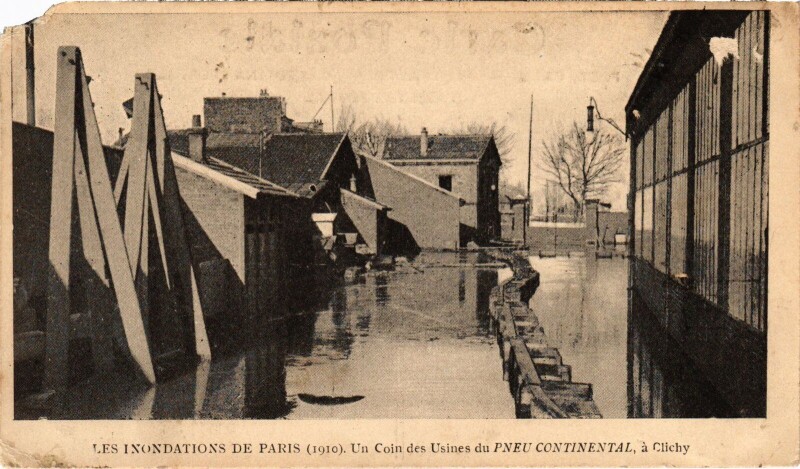 Carte postale ancienne Les inondations de Paris - Un Coin des Usines du Pneu Continental à Clichy