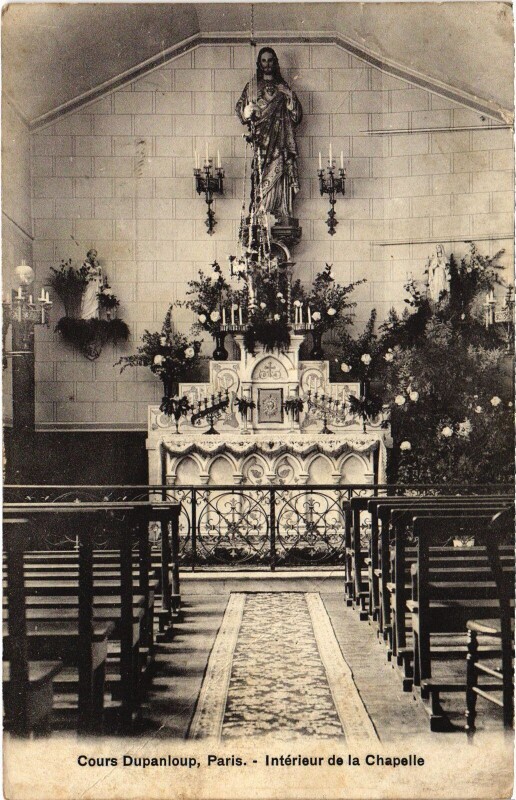 Carte postale ancienne Cours Dupanloup - Intérieur de la Chapelle à Paris 16e