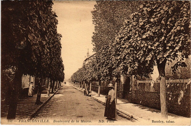 Carte postale ancienne Franconville Boulevard de la Mairie France à Franconville