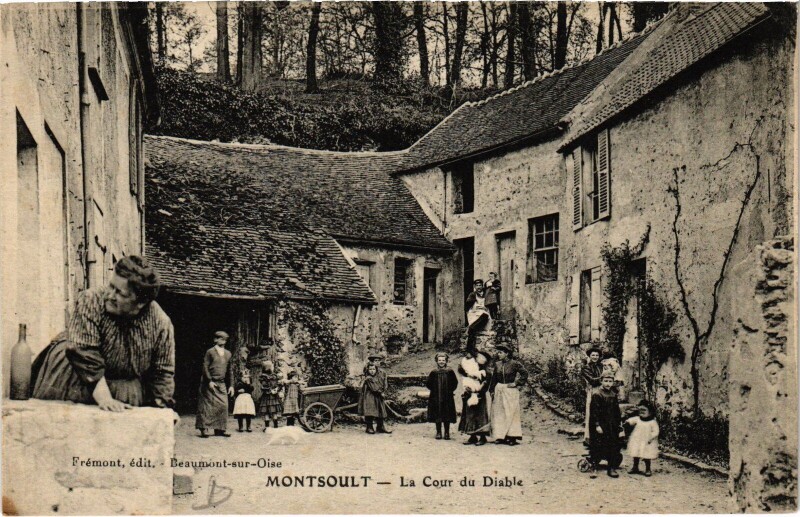 Carte postale ancienne Montsoult La Cour du Diable France à Montsoult