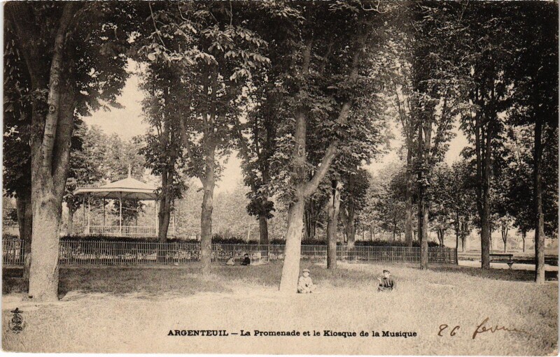 Carte postale ancienne Argenteuil La Promenade et le Kiosque de la Musique France à Argenteuil