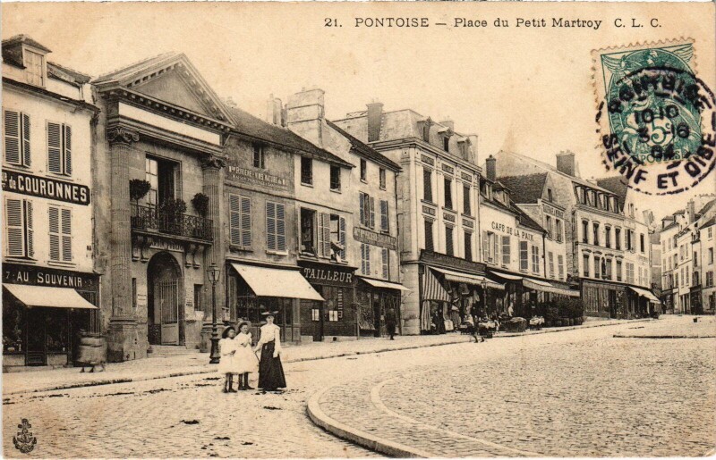 Carte postale ancienne Pontoise Place du Petit Martroy France à Pontoise