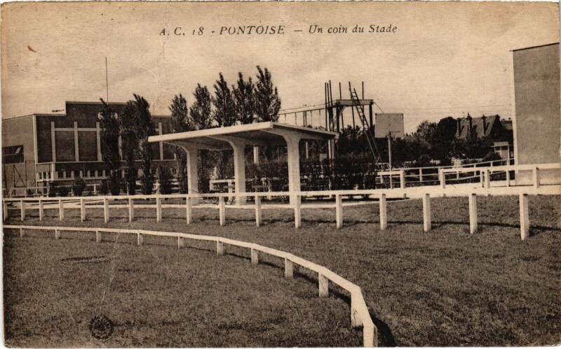 Carte postale ancienne Pontoise Un Coin du Stade France à Pontoise