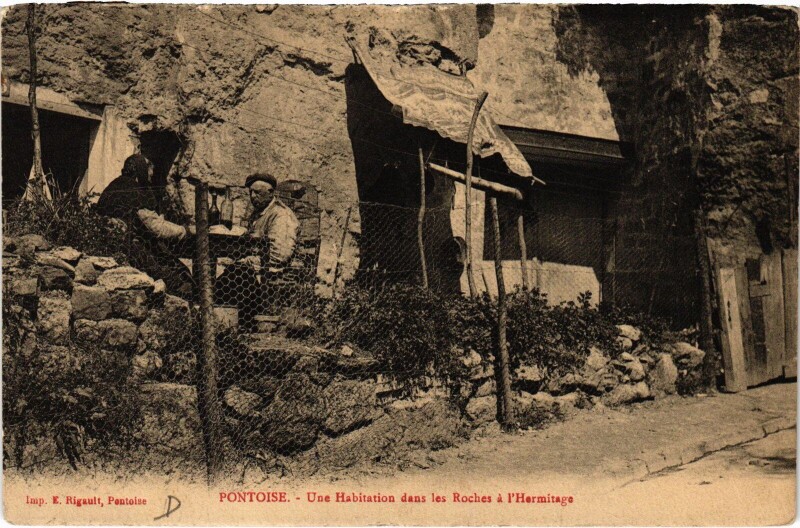 Carte postale ancienne Pontoise Une Habitation dans les Roches France à Pontoise
