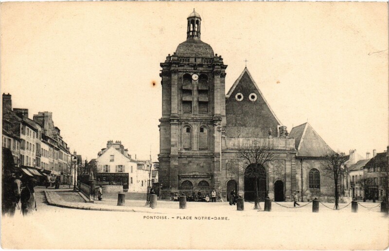 Carte postale ancienne Pontoise Place Notre-Dame France à Pontoise
