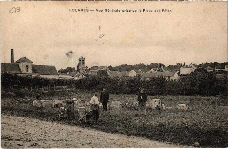 Carte postale ancienne Louvres Vue Generale prise de la Place des Fetes France à Louvres