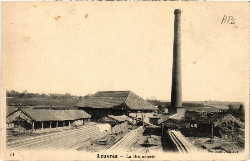Carte postale ancienne Louvres La Briqueterie France à Louvres