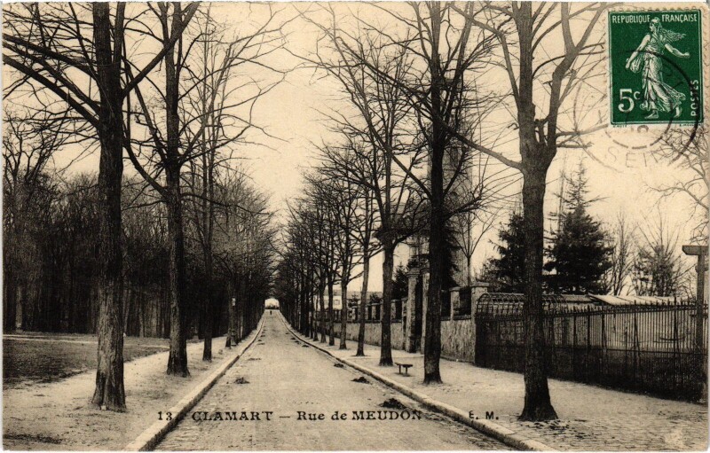 Carte postale ancienne Clamart Rue de Meudon France à Clamart