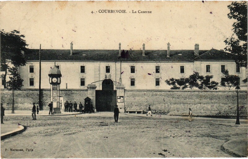 Carte postale ancienne Courbevoie La Caserne France à Courbevoie