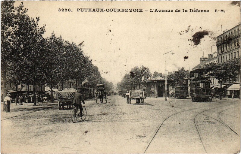 Carte postale ancienne Courbevoie L'Avenue de la Defense France à Courbevoie